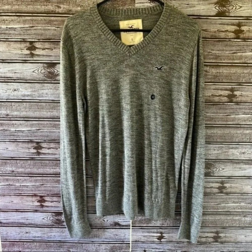 Hollister Men's Long-Sleeved Sweater Size‎ S Lighter Weight V-Neck Logo NWT